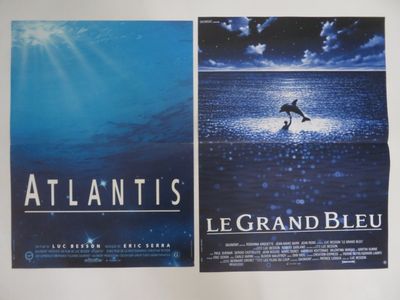 deux affiches de cinéma représentant un dauphin et un dauphin dans l'océan