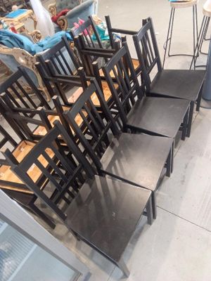 a lot of chairs that are sitting on the floor