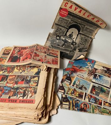 plusieurs vieilles bandes dessinées sont empilées les unes sur les autres