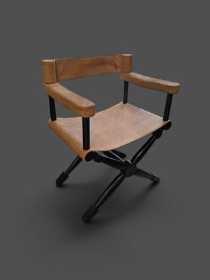 une image représentant une chaise en bois avec des pieds noirs et une assise marron