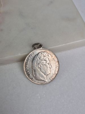 Pièce de 5 francs Louis Philippe montée en pendentif. Année …