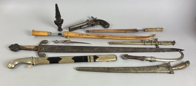 a lot of different types of knives on the table