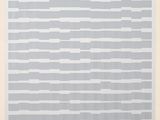 une image représentant une peinture blanche et grise avec des lignes