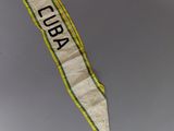 un gros plan sur un ruban sur lequel est inscrit le mot « Cuba »