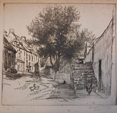 un vieux dessin représentant une rue avec un arbre au milieu