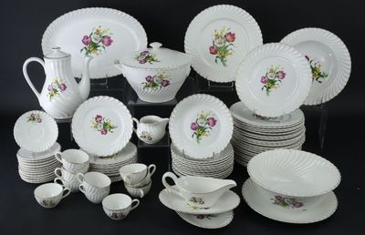 LUNEVILLE: Service de table en faïence (81 pièces) comprenan…