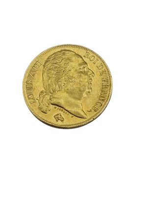 gros plan d'une pièce d'or sur fond blanc