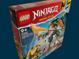 une boîte contenant un ensemble Lego Ninja