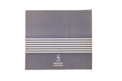 une image représentant un cahier gris sur lequel figurent trois lignes