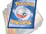 une pile de cartes sur lesquelles figure l'image d'un Pokémon