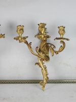 PAIRE D'APPLIQUES à trois bras de lumière en bronze ciselé e… (photo 4)