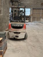 MC GRANIT - M5 - Un chariot élévateur de marque TOYOTA modèl… (photo 2)