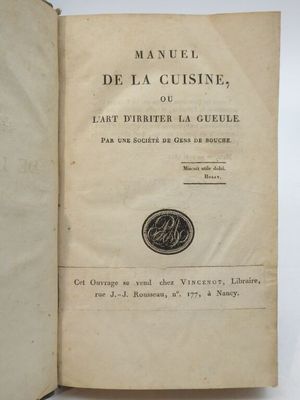 un livre ouvert avec un titre en noir et blanc