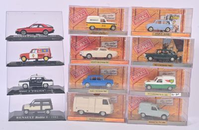 de nombreux types de voitures-jouets dans une vitrine