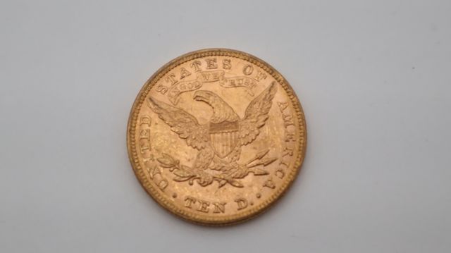 Une pièce de monnaie en or à valeur faciale de dix dollars USA Li...