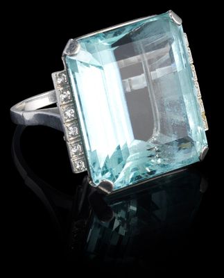 une bague en aigue-marine et diamants, signée Van Cleef