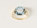 Bague ovale en topaze bleue et diamants