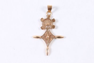 une image d'une croix dorée sur fond blanc