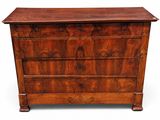 une commode en noyer