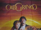 une vieille affiche de cinéma représentant un homme et une femme devant un coucher de soleil