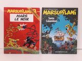deux livres posés sur une table