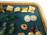 a tray that has many different types of jewelry in it