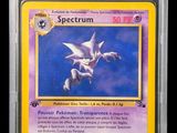 gros plan d'une carte pokemon sur fond noir