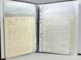 un livre contenant un bout de papier