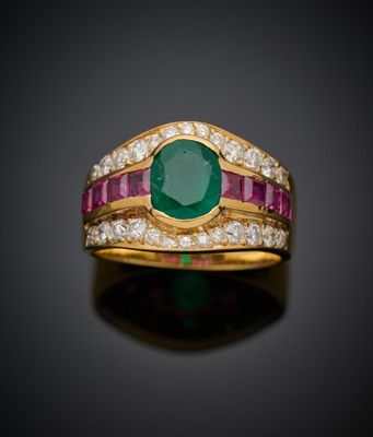 une bague sertie d'une émeraude, d'un rubis et de diamants