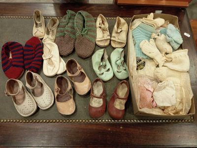 many pairs of shoes that are sitting on a table