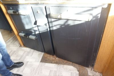 SUR DESIGNATION : Un arrière bar deux tiroirs et une porte G…