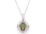 un pendentif en tourmaline verte et diamants, monté sur une chaîne