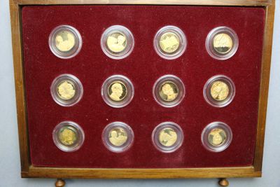 Collection de 50 médailles en argent vermeil 925°/°° 300,00 gr environ - Photo 1