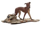 statue représentant un chien et un os pour chien sur fond blanc