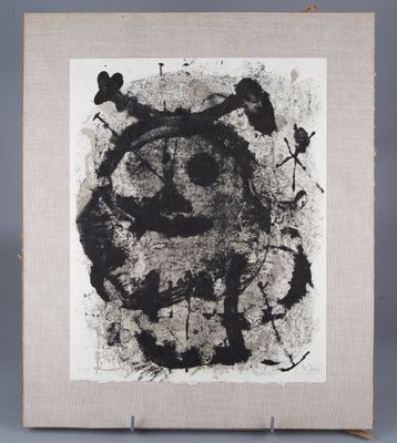 une image représentant une peinture en noir et blanc sur une toile