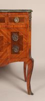 Commode sauteuse de forme rectangulaire, en bois de placage … (photo 3)