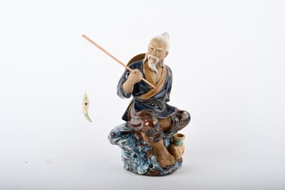 CHINE. Sujet représentant un pêcheur en grés émaillé H.