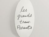 une pancarte ovale sur laquelle est écrit « les grands-parents »