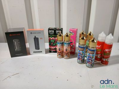 de nombreux types différents de cigarettes électroniques sur la table