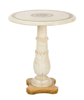 une photo d'une table en marbre blanc avec un piètement en bois