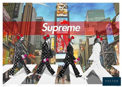 Les Beatles traversent la rue devant une enseigne Coca-Cola