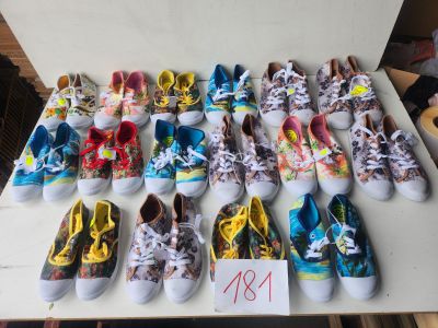 Lot composé de 10 paires de baskets légères, motifs imprimés…