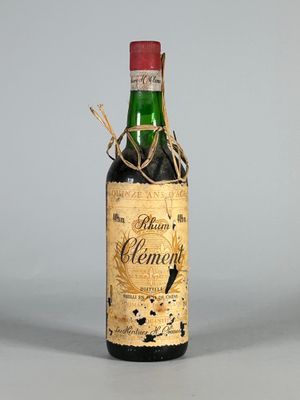 une vieille bouteille de vin fermée par un bouchon