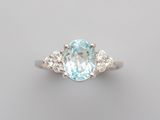 an oval aquamarinee and diamond ring