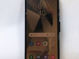 un gros plan sur l'arrière d'un Samsung Galaxy S9 noir