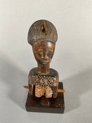 Poulie de métier à tisser anthropomorhe en bois sculpté, ave…