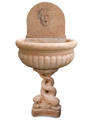 Rare fontaine en marbre rose sculpté