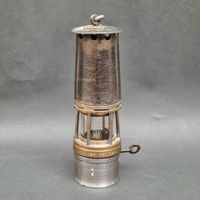 Lampe de sûreté de mineur en acier et laiton, verre estampil…