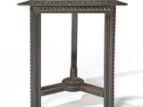 une petite table avec un plateau noir et un piètement en métal