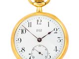une image d'une montre de poche en gros plan sur fond blanc